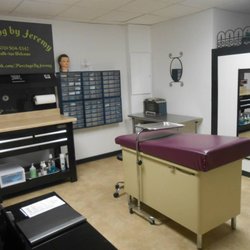 Electric Zombie Tattoo and Piercing - Piercing Room