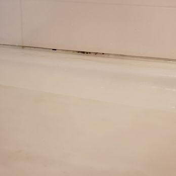 Travelodge by Wyndham Ocean Front - Mold inside shower. - Hotels Near Me - Sunset Beach, California Travelodge by Wyndham Ocean Front - Mold inside shower. - Hotels Near Me - Sunset Beach, California