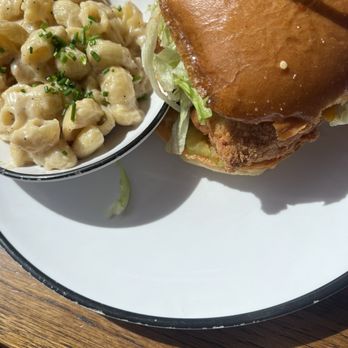 Honeymoon Chicken - Honeymoon Chicken Sandwich and Mac and cheese - Chicken Shop Near Me - Washington, DC, District of Columbia Honeymoon Chicken - Honeymoon Chicken Sandwich and Mac and cheese - Chicken Shop Near Me - Washington, DC, District of Columbia