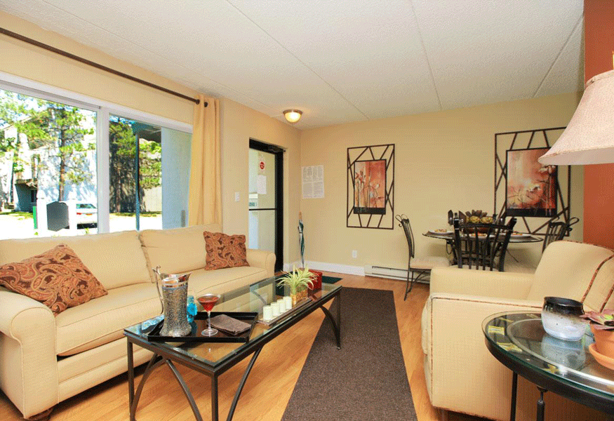 GREENBUSH STATION Updated August 2024 10 Photos 737 Columbia Tpke