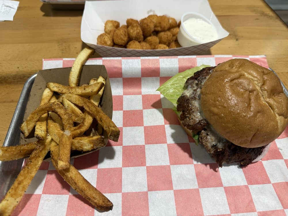 Carr's BBQ & Market Logo