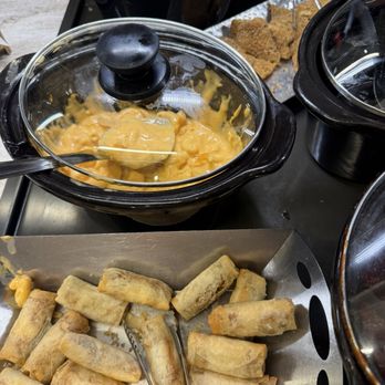 Aspire Lounge - Vegetable egg rolls, beer mac and cheese, fish and mashed potatoes. - Airport Lounges Near Me - Ontario, California Aspire Lounge - Vegetable egg rolls, beer mac and cheese, fish and mashed potatoes. - Airport Lounges Near Me - Ontario, California