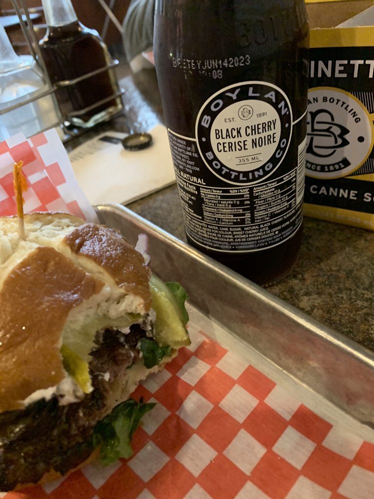 Burger Revolution Logo