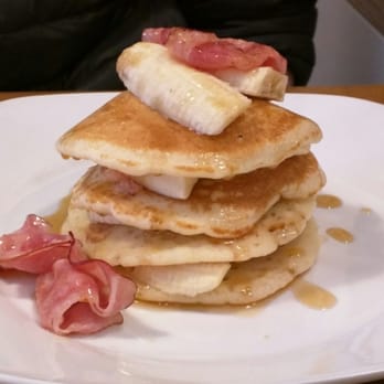 Den Noc - Banana, bacon, butter & syrup pancakes - Bistros Near Me - Prague, Puerto Rico Den Noc - Banana, bacon, butter & syrup pancakes - Bistros Near Me - Prague, Puerto Rico