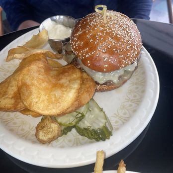 Oak Parker - Burger - Cocktail Bars Near Me - Oak Park, Michigan