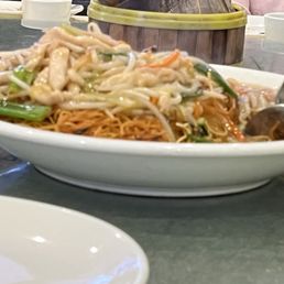 The noodle dish a very impressive crispy and the very luxury noodle.