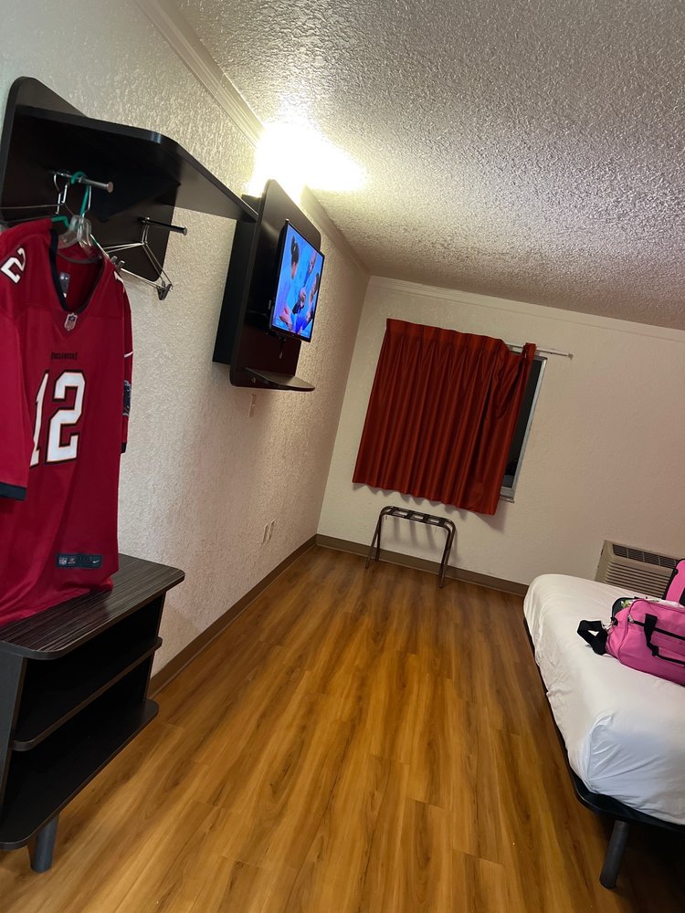 MOTEL 6 Updated August 2024 43 Photos & 22 Reviews 9942 E Adamo