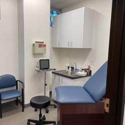 Ruchir Gupta, MD, MCR - Mountain View Headache & Spine Institute - Patient Room