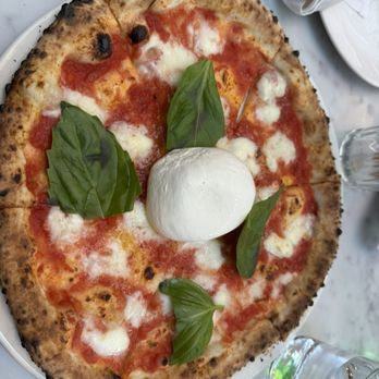 Eataly Boston - Margherita pizza - Pizza Near Me - Boston, Massachusetts Eataly Boston - Margherita pizza - Pizza Near Me - Boston, Massachusetts