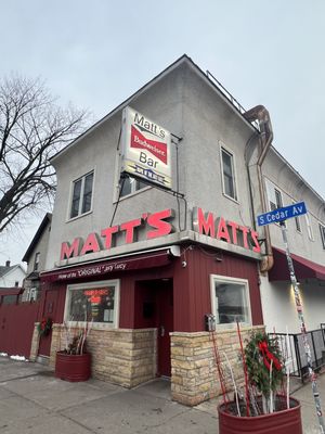 Matt's Bar and Grill by null
