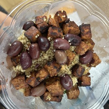 Rabbits Cafe - Regular - The Peter Salad - Vegan Near Me - Portland, Oregon