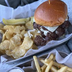 Logan's Alley - Olive smash burger