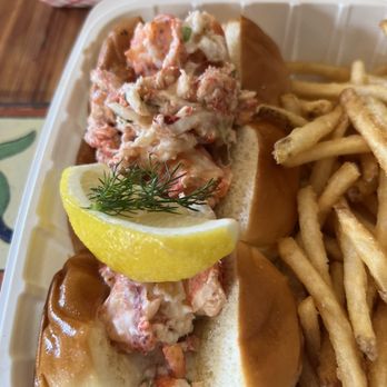 Feast - Amazing Lobster Roll Best in Hawaii! - Hawaiian Near Me - Honolulu, Hawaii Feast - Amazing Lobster Roll Best in Hawaii! - Hawaiian Near Me - Honolulu, Hawaii