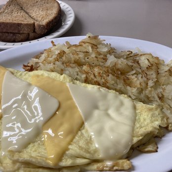 Little Montana Chuckwagon - an omelet and hash browns - American Near Me - Grass Range, Montana Little Montana Chuckwagon - an omelet and hash browns - American Near Me - Grass Range, Montana