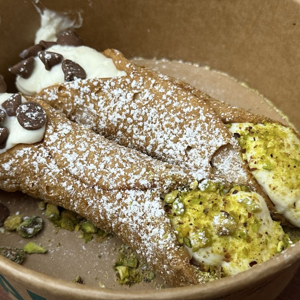 Brama - Chocolate Chip and Pistachio Cannoli - Italian Near Me - Montreal, Quebec