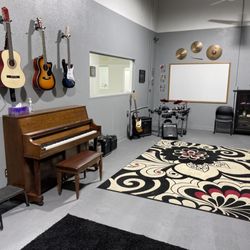 Temecula Music Teacher - Large Rooms
