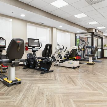 Elevate Care Abington - Therapy Gym - Skilled Nursing Near Me - Glenview, Illinois