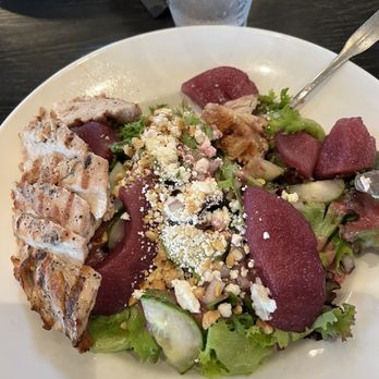 Barley & Salt - Pear salad with grilled chicken - American Near Me - North Conway, New Hampshire Barley & Salt - Pear salad with grilled chicken - American Near Me - North Conway, New Hampshire