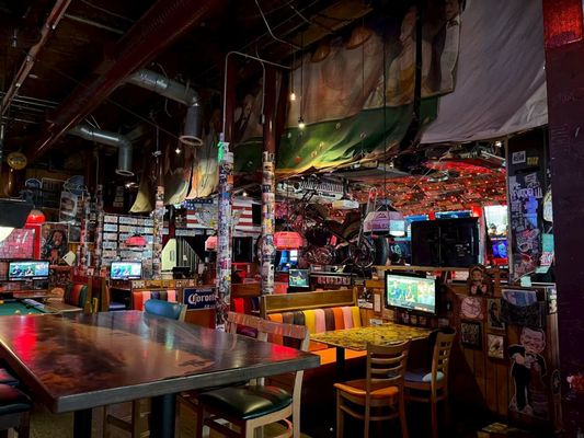 Barney's Beanery by null