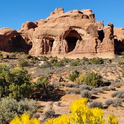 Double Arch - Walking from the parking lot to the Double Arch
