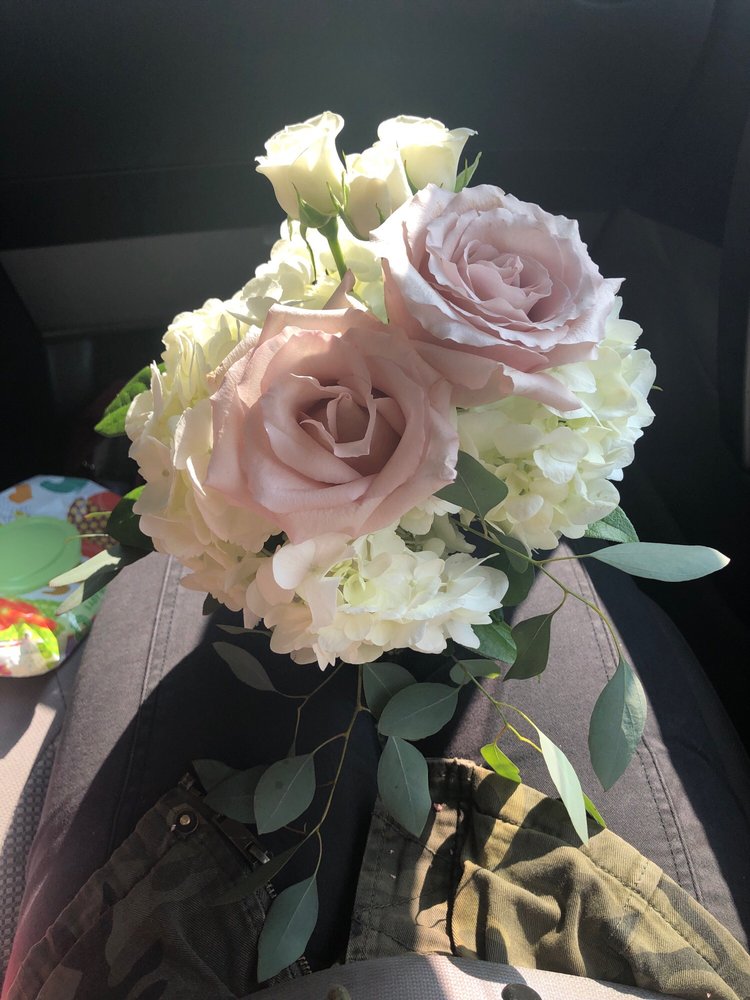 HUDSON’S FLOWER SHOP Updated September 2024 307 N Highland Ave