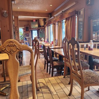 Juliet's Café - a view of the dining room - Breakfast & Brunch Near Me - Vancouver, British Columbia Juliet's Café - a view of the dining room - Breakfast & Brunch Near Me - Vancouver, British Columbia
