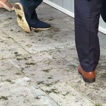 Wyndham Newport - Grass clippings all over the lawn -- will stick onto your shoes, pants, dresses. - Hotels Near Me - Middeltown, Rhode Island Wyndham Newport - Grass clippings all over the lawn -- will stick onto your shoes, pants, dresses. - Hotels Near Me - Middeltown, Rhode Island