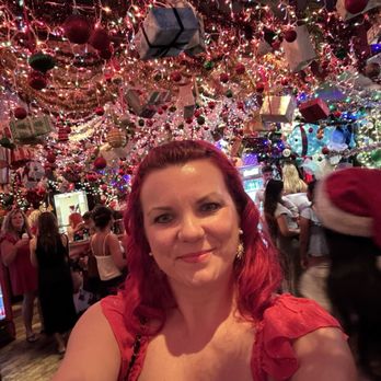 The Christmas Bar - Pop-Up Restaurants Near Me - Honolulu, Hawaii The Christmas Bar - Pop-Up Restaurants Near Me - Honolulu, Hawaii