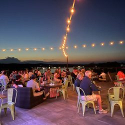 H&L Social - Outdoor seating