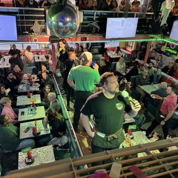 Ellen's Stardust Diner - Restaurant - Diners Near Me - New York, New York