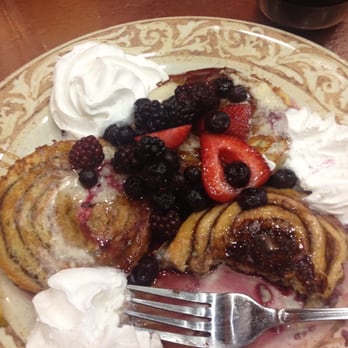 Another Broken Egg Cafe - Cinnamon Roll French Toast is amazing! - Breakfast & Brunch Near Me - Houston, Texas