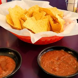 Tamales Lupe's - Chips & salsa - homemade