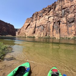 Kayak Horseshoe Bend - Just before horseshoe bend, many bathrooms along the River