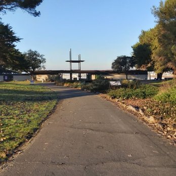 Crown Memorial State Beach - Many paved pathways - Parks Near Me - Alameda, California