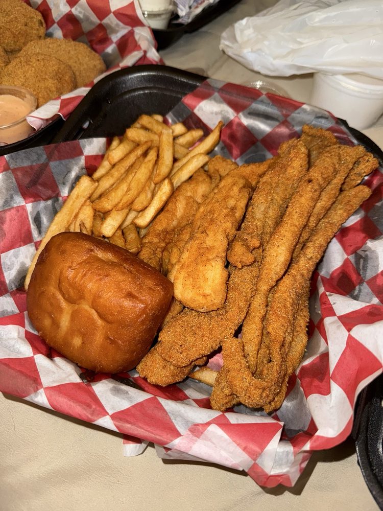 Food from Sam's Southern Eatery