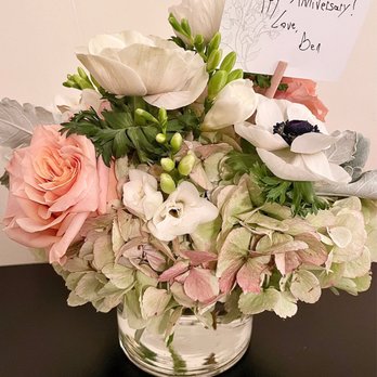 FlowersFlowers - On the table and out of its box. This lasted well over a week. - Florists Near Me - Evanston, Illinois