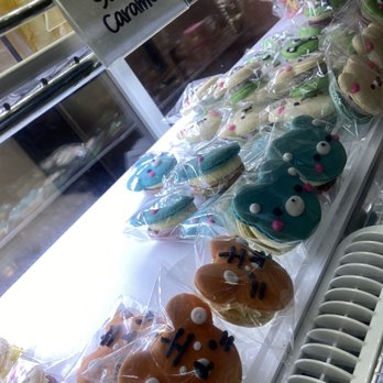 Sweet Box - Display case close to closing time on Saturday - Candy Stores Near Me - Buena Park, California Sweet Box - Display case close to closing time on Saturday - Candy Stores Near Me - Buena Park, California