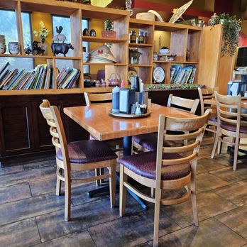 Phở Ca Dao - Interior of restaurant - Vietnamese Near Me - Poway, California Phở Ca Dao - Interior of restaurant - Vietnamese Near Me - Poway, California