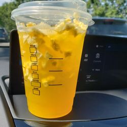 Starbucks - PINEAPPLE LEMONADE....EVERYTHING!!!!!!