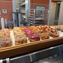 Twisted Halo - Fresh donuts