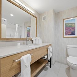 Hampton Inn Martinsburg South-Inwood - Guest room bath