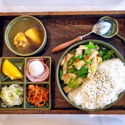 Fortune Feast - 雙椒肥腸套餐 $19.99 ~ 量足味道好,包括主菜一款、燉湯、白飯、涼菜、水果和甜品