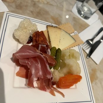 Sidecar by the Centurion Lounge - Cheese plate - Airport Lounges Near Me - Paradise, Nevada Sidecar by the Centurion Lounge - Cheese plate - Airport Lounges Near Me - Paradise, Nevada
