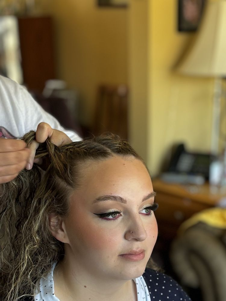 Your Makeup By Em Logo