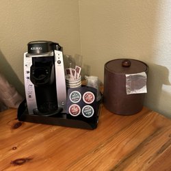 Nisqually Lodge - The Keurig machine in the corner