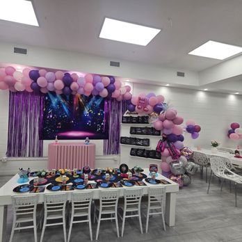 Nest Play LA - Indoor Playcenter Near Me - Van Nuys, California Nest Play LA - Indoor Playcenter Near Me - Van Nuys, California