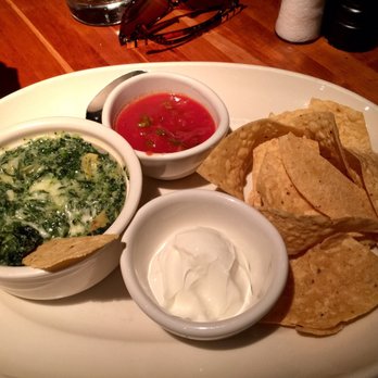 Houston's Restaurant - This is the spinach and artichoke dip which was a great appetizer. - American Near Me - Hackensack, New Jersey Houston's Restaurant - This is the spinach and artichoke dip which was a great appetizer. - American Near Me - Hackensack, New Jersey