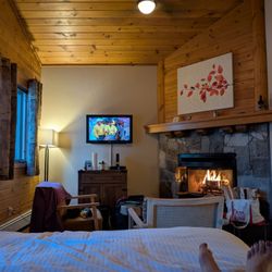 Bear Hill Lodge - Chalet Room with a fireplace... Cozy!