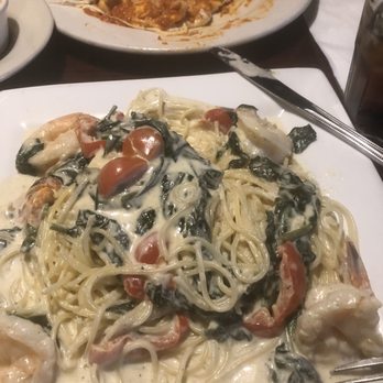 Pasta Bella - Chicken spinach and shrimp with a garlic cream sauce - Italian Near Me - Mason City, Iowa