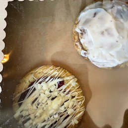 Lemon raspberry and cinnamon roll cookie Lemon raspberry and cinnamon roll cookie